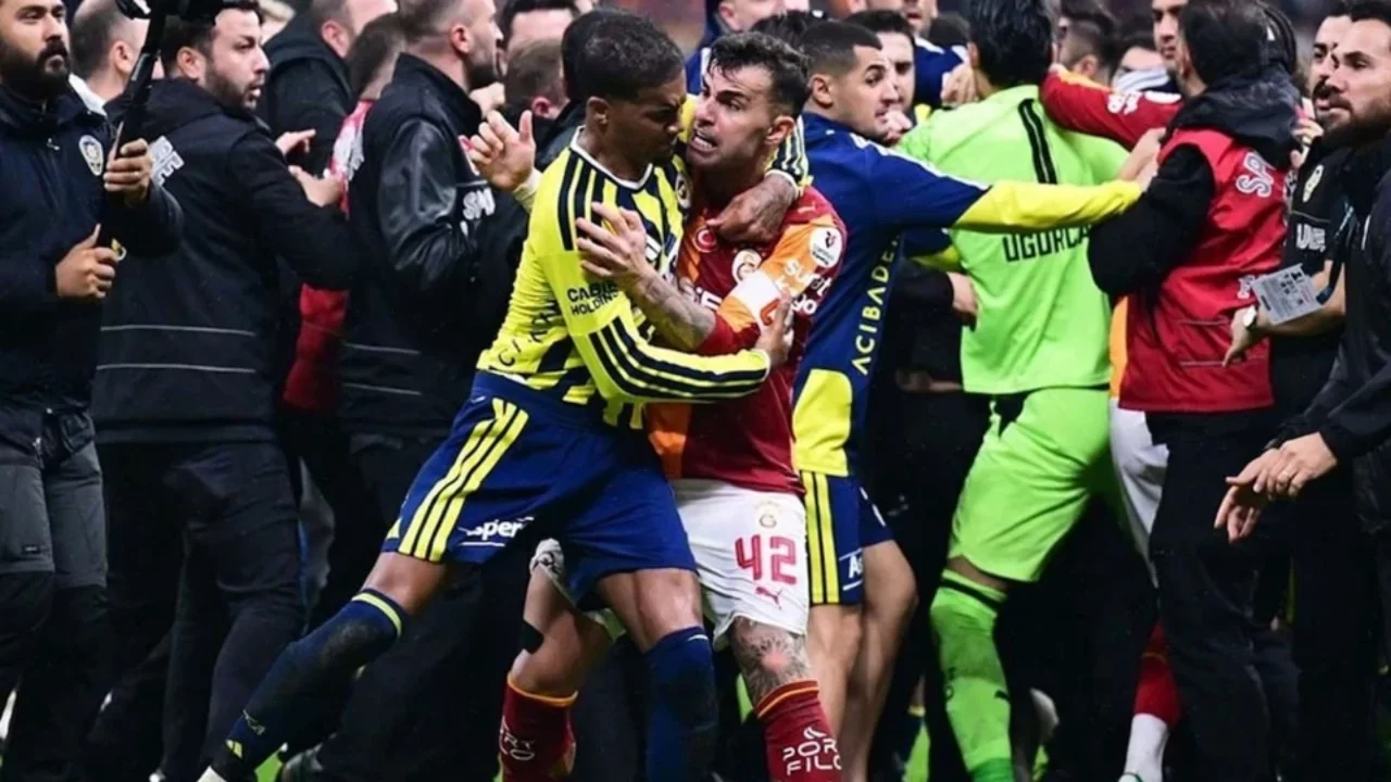 Galatasaray-Fenerbahçe derbisine PFDK'dan ağır fatura! Cezalar belli oldu