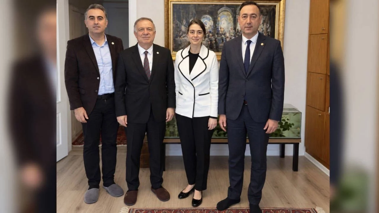 YENİ Parti'den tahliye edilen Sinem Dedetaş'a ziyaret