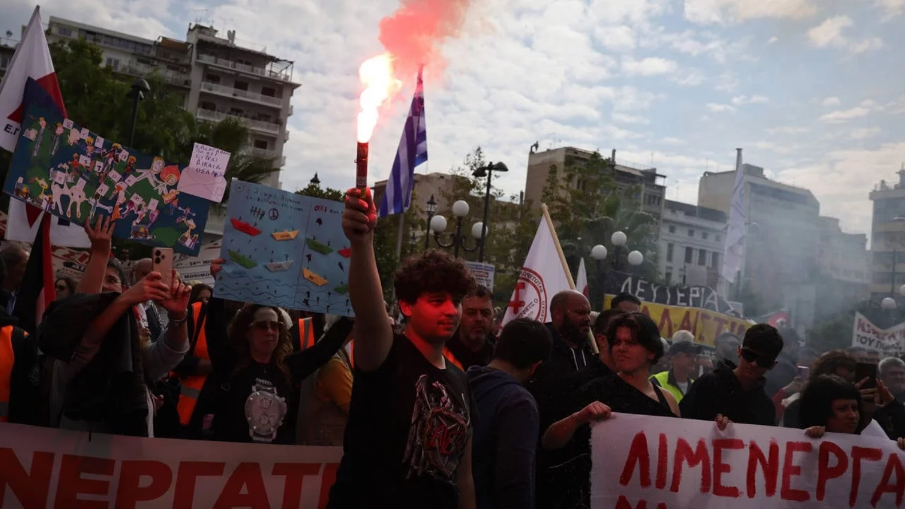 Dünyanın dört bir yanında işçiler ve gençler sokakta!