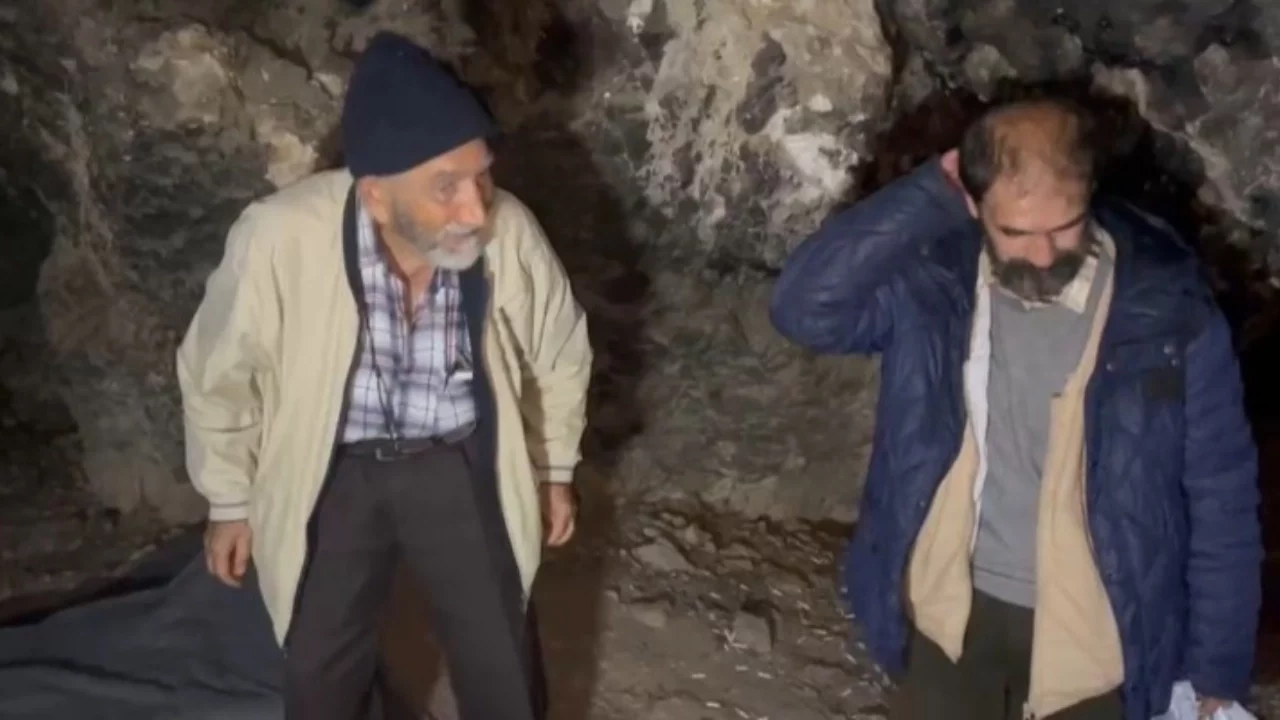Uludağ'daki mağara yaşamı sona erdi! 83 yaşındaki baba oğluna kavuştu
