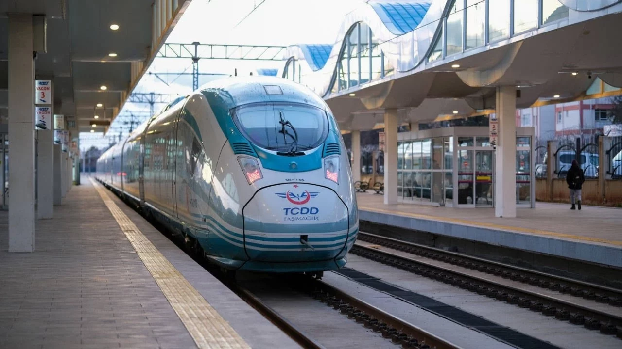 Bakan Uraloğlu duyurdu: Üç ile daha hızlı tren hattı geliyor
