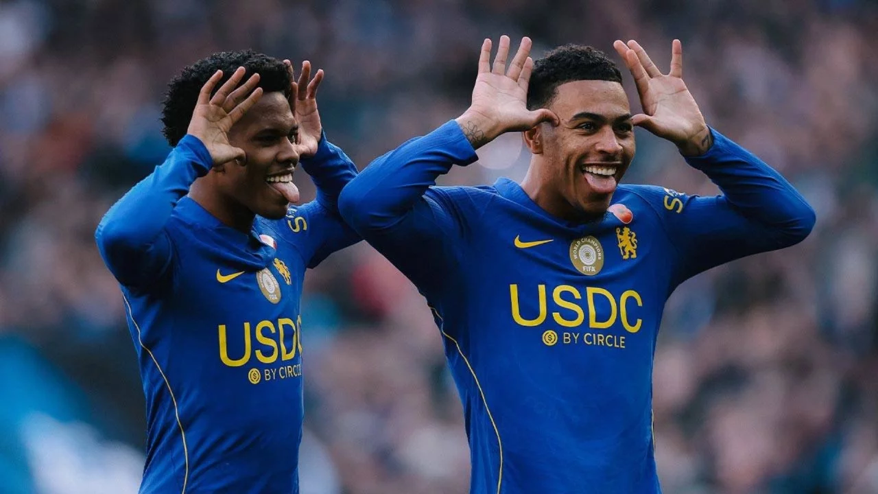 Chelsea, Manchester United'ı 2 golle devirdi