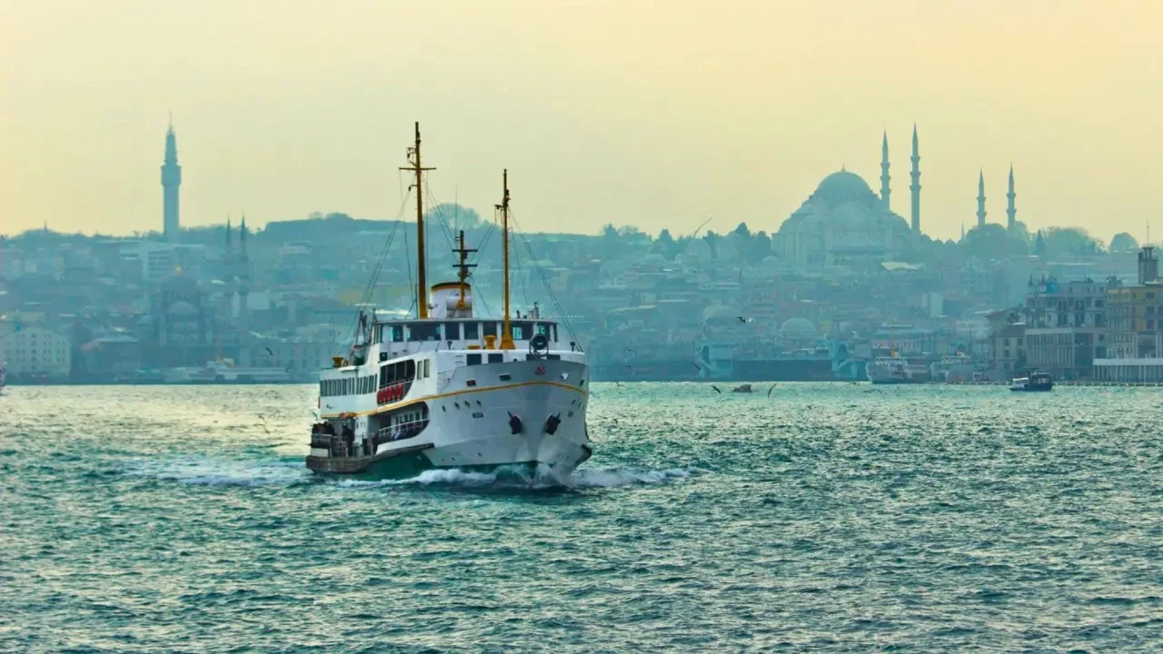 İstanbul Maratonu öncesi ulaşımda değişiklik: Metrobüs, tramvay ve vapur seferleri değişiyor