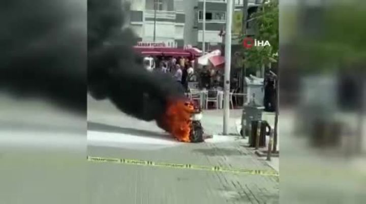 Bursa'da motosiklet alev alev yandı