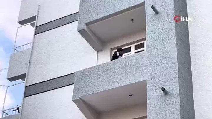 Bursa'da cezaevinden izinli çıkan şüpheli dehşet saçtı! Teslim olmamak için kendini balkona kilitledi